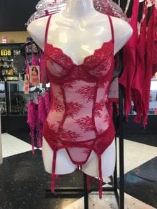 Hot-Lingerie-that-Will-Take-You-from-Summer-to-Fall-red-lace